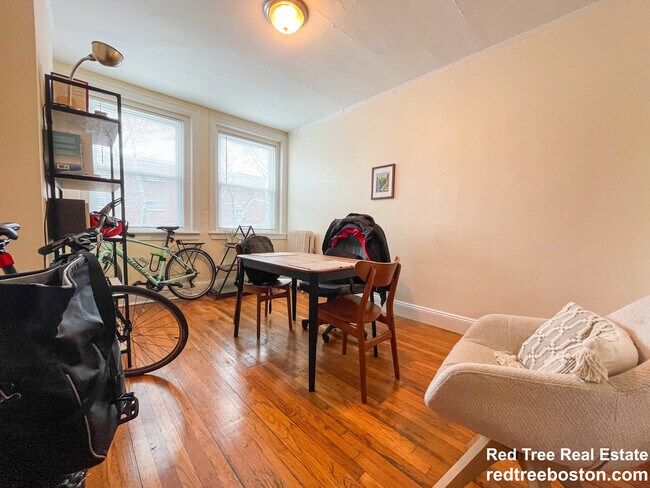 Building Photo - 248 Kelton St