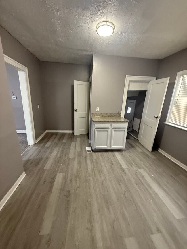 Building Photo - Cleveland East Side Single Home