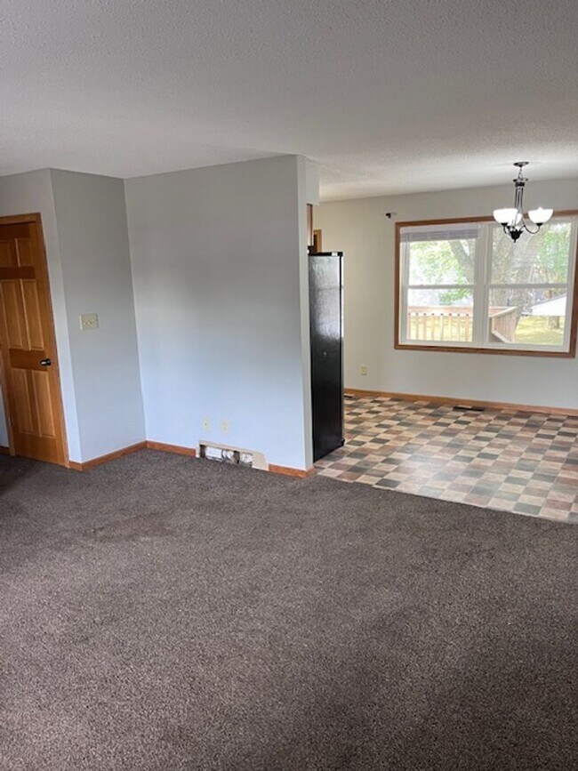 Building Photo - 4 Bedroom House for Rent in Quiet Neighbor...