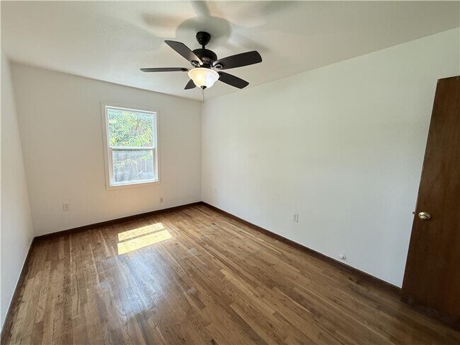 Building Photo - 1004 S 3rd St