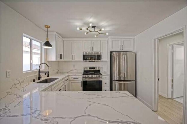 Building Photo - Hill Section 3BD Home with Large Backyard & Renovated Quartz Kitchen