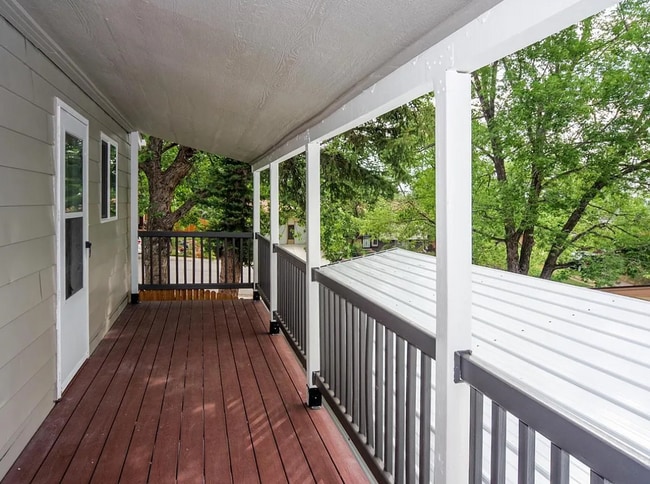 Building Photo - 827 S Robb Way