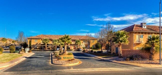Building Photo - Top-Floor 3 Bed, 2 Bath Apartment Near Gre...