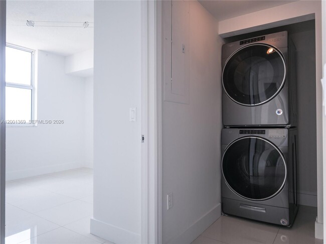 Building Photo - 117 NW 42nd Ave