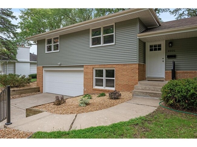 Building Photo - 4901 Larkspur Ln