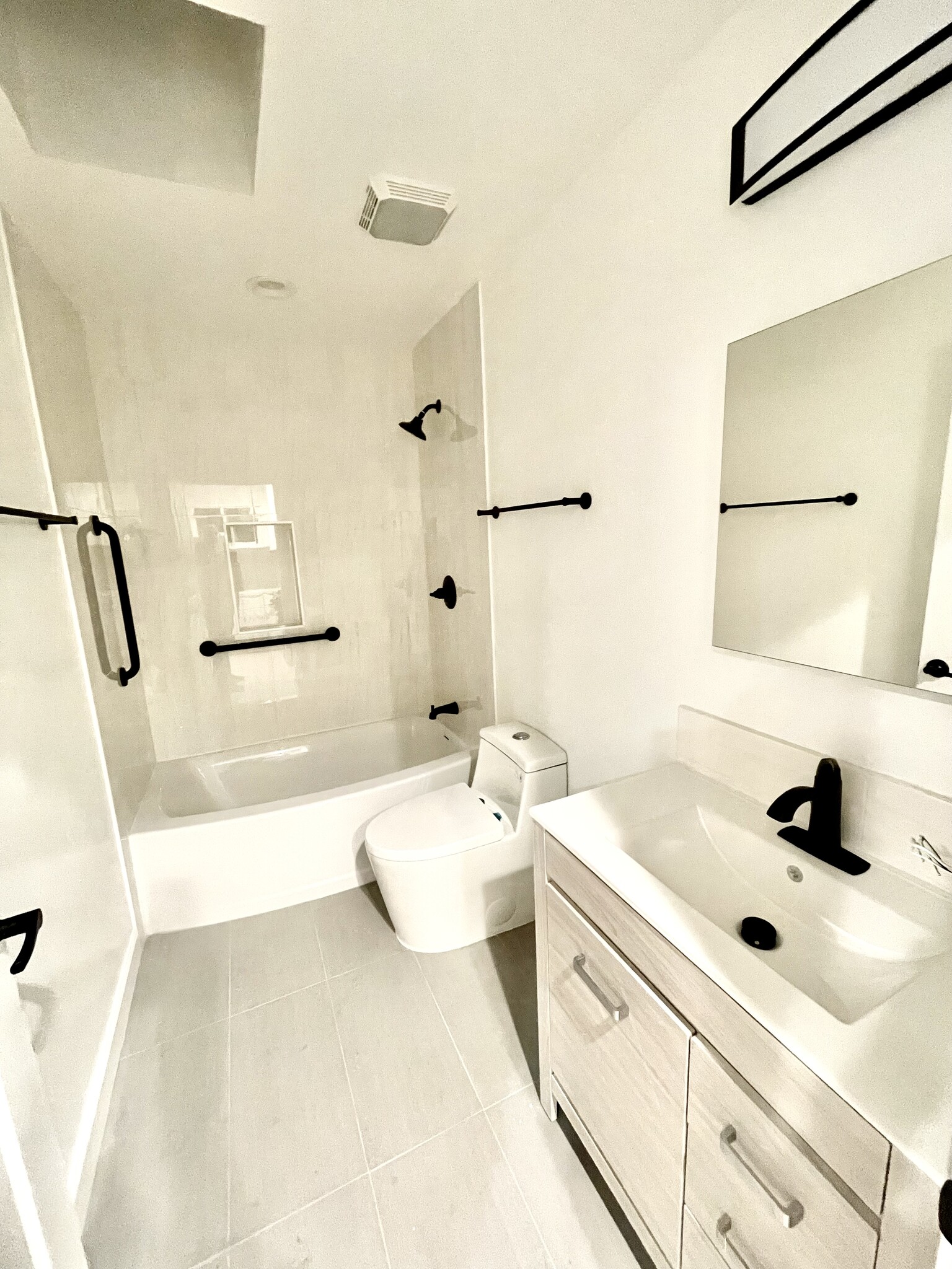 Building Photo - 1847 Stearns Dr