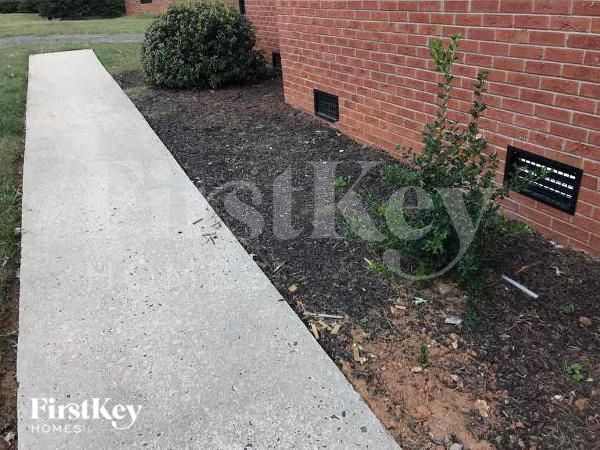 Building Photo - 940 Ridgeway Dr