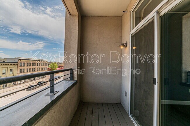 Building Photo - 277 N Broadway