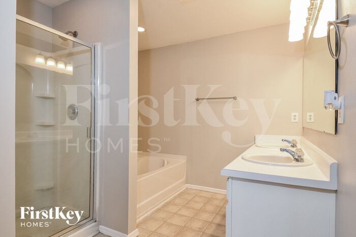 Building Photo - 3912 SE Jack Pine Ct