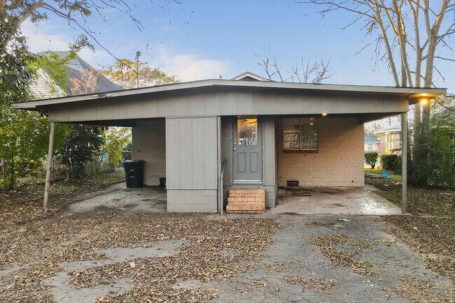 Building Photo - 8047 2nd Ave S