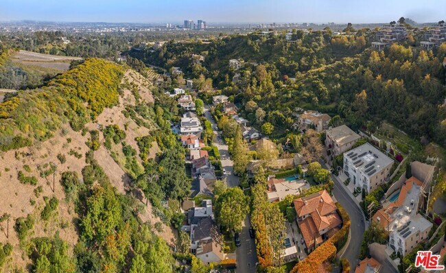 Building Photo - 1455 Robmar Dr