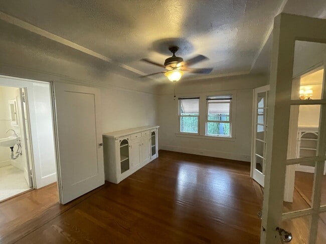 Building Photo - Charming one-bed, one-bath apartment in Midtown