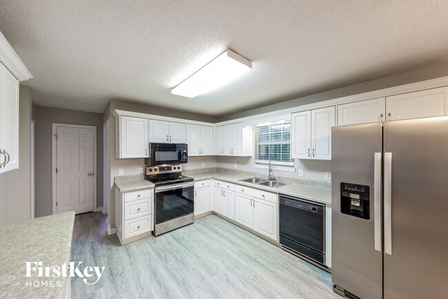 Building Photo - 805 14th Ave