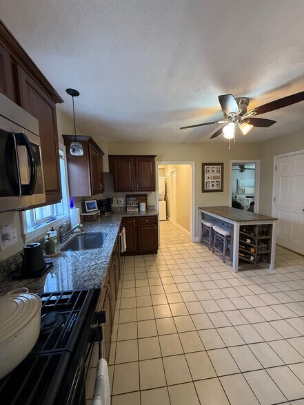 Building Photo - 5 Henshaw St