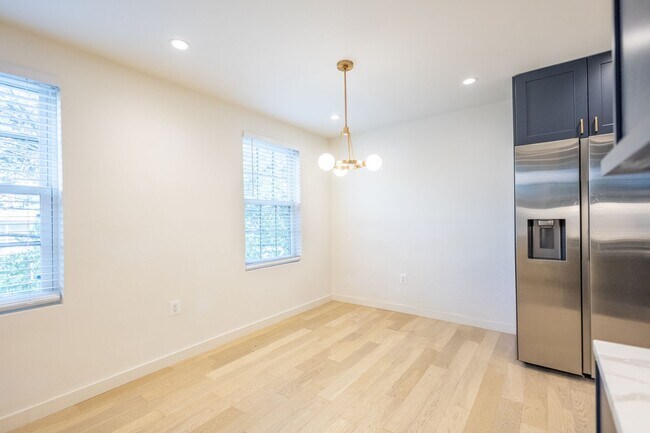 Building Photo - Lovely 2 BR/1 BA 2-Level Condo in Fairlawn!
