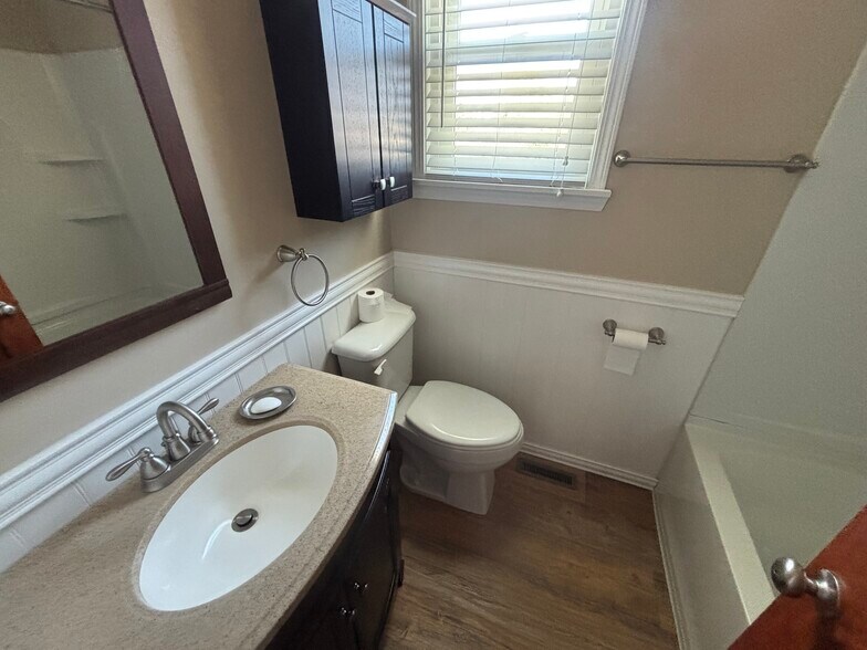 Building Photo - 1205 Headley Ct