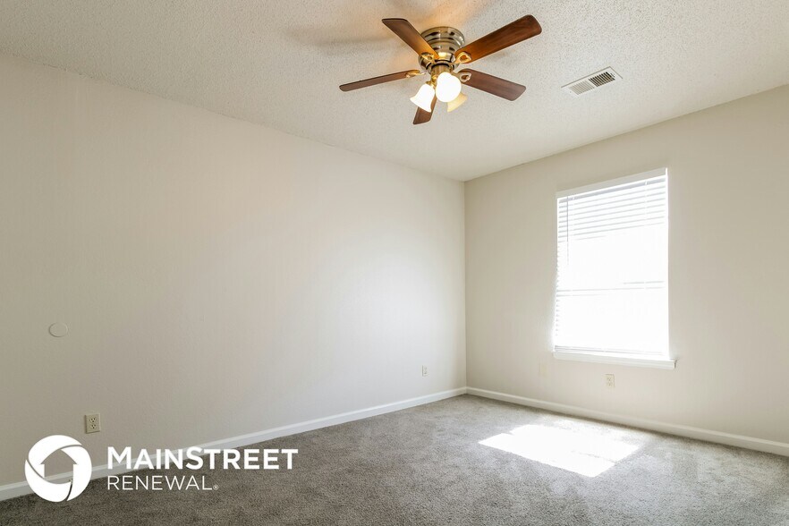 Building Photo - 4660 Royal View Dr