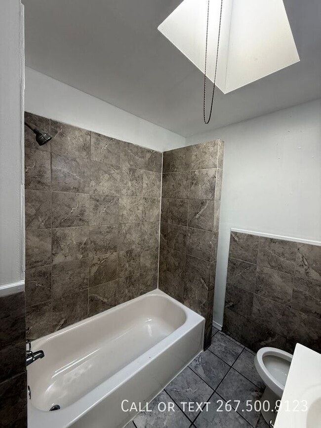 Building Photo - 226 W Ruscomb St