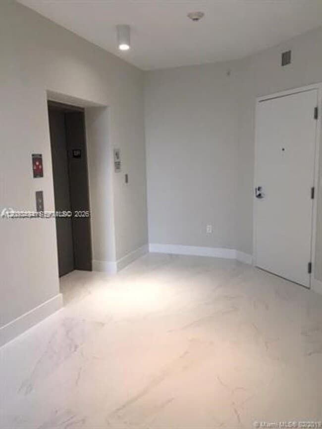 Building Photo - 16385 Biscayne Blvd