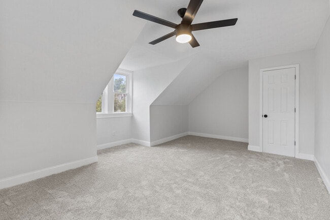 Building Photo - 392 Calderwood Ave