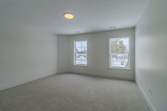 Building Photo - 1502 Simsbury St