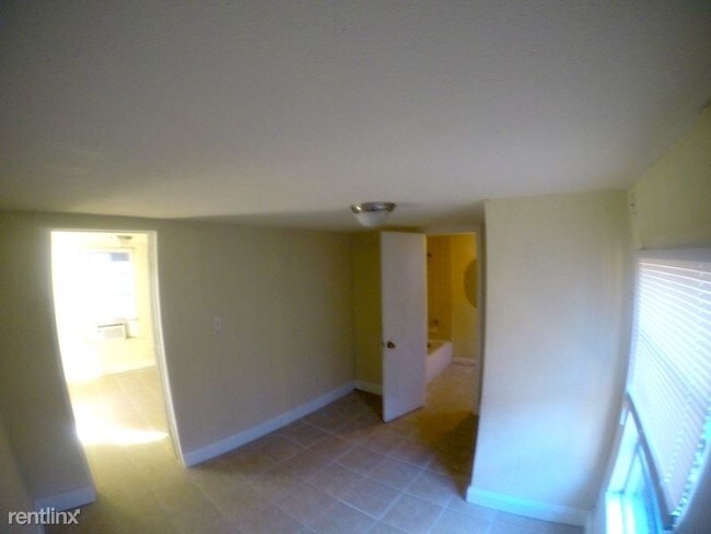 Building Photo - 1 br, 1 bath Condo - 113 W Hanlon St