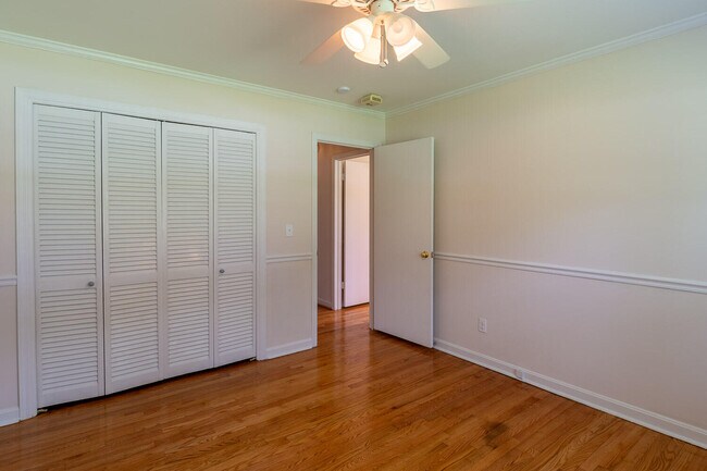 Building Photo - 3003 Stratford Dr