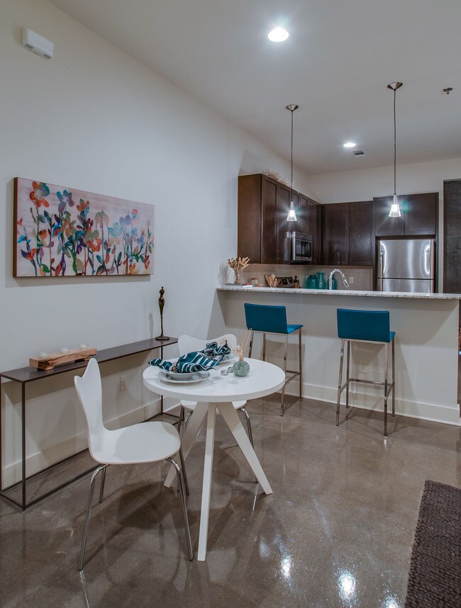 Building Photo - 210 30th Ave N