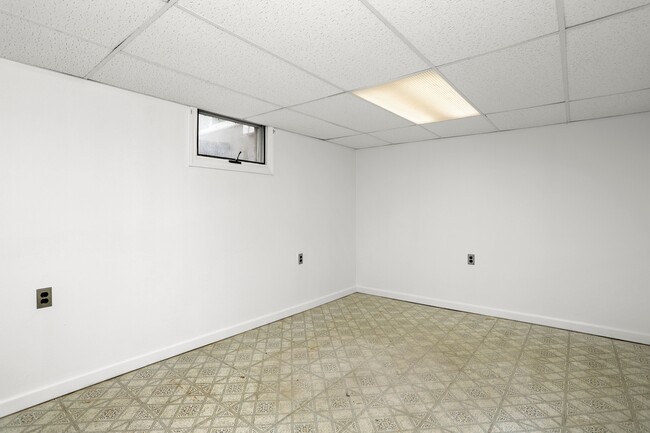 Building Photo - 148 Old Mill Rd