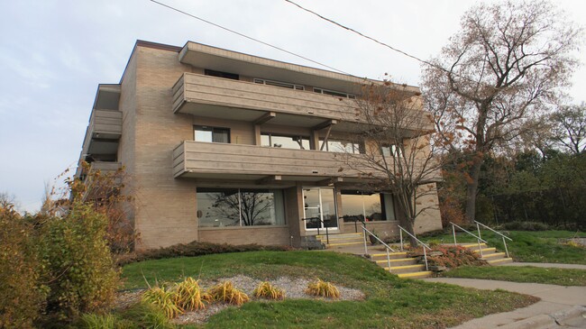 Primary Photo - Riverfront Apartments