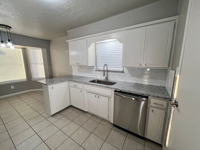 Building Photo - 919 SW 60th- AVAILABLE NOW!!