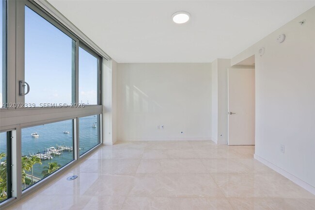Building Photo - 1500 Bay Dr E
