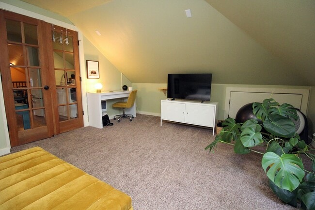 Building Photo - 4033 SE Hawthorne Blvd