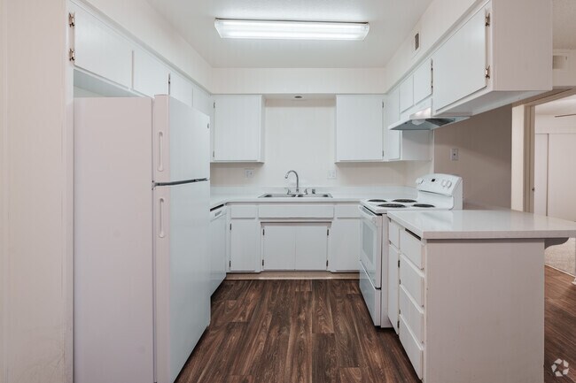 2BR, 1BA - 950SF - Kitchen - Cedar Oaks