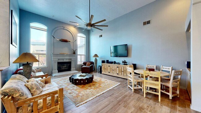 Building Photo - Move in Special Luxury 4 bedroom 4.5 bathr...