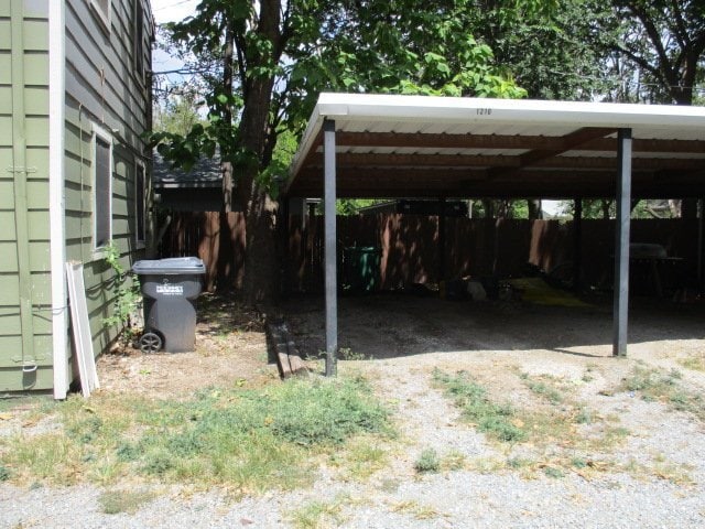 Building Photo - 1210 N Oak St