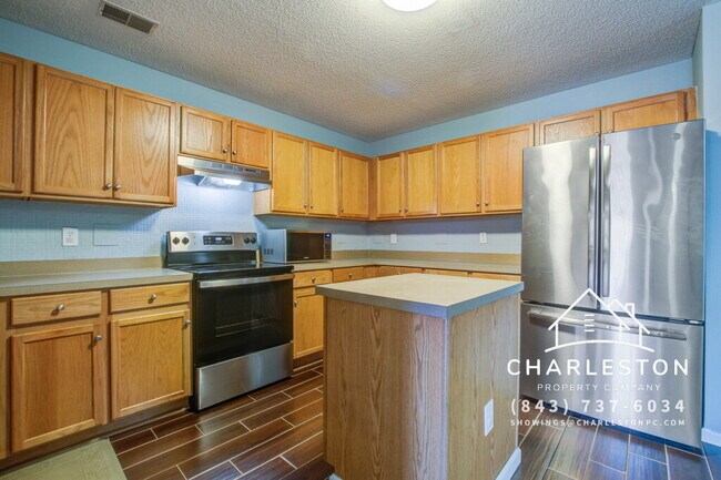 Building Photo - 8637 Chloe Ln