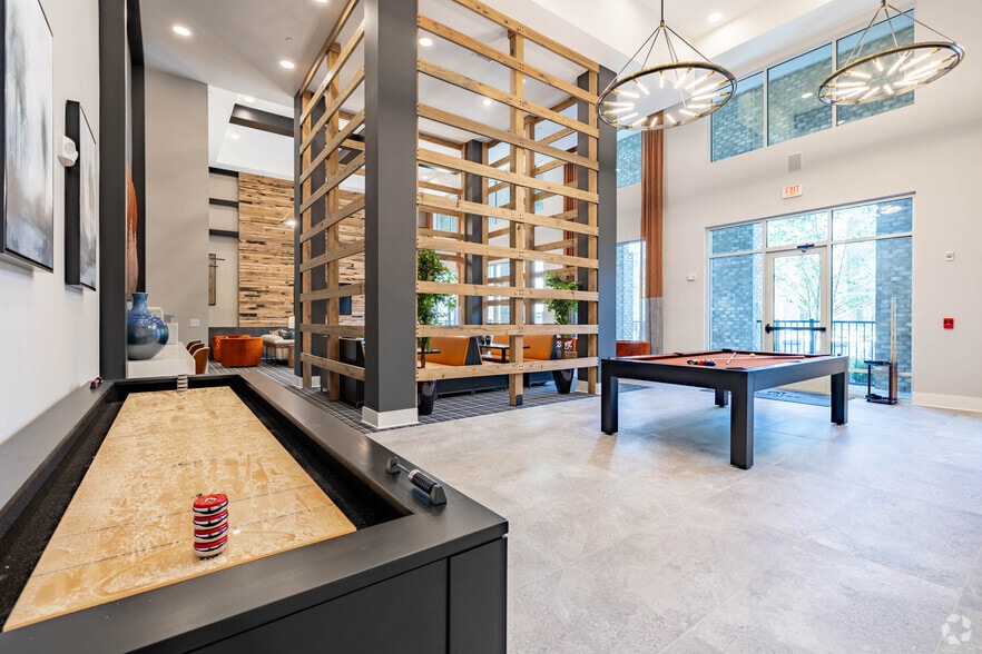 Residential Lounge - Velo Circleport