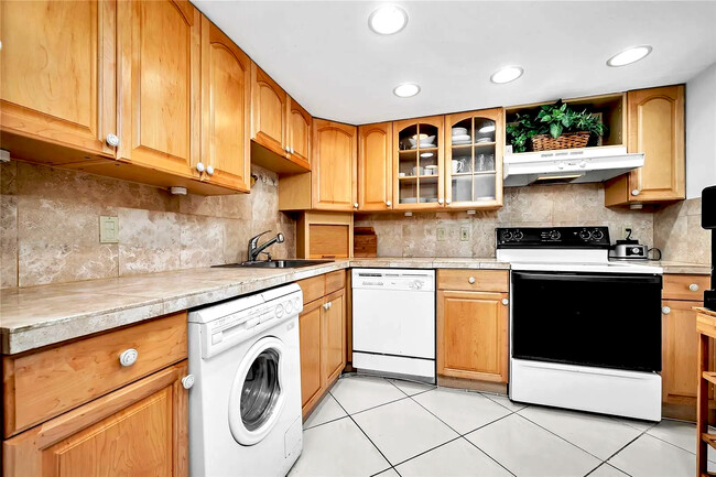 Kitchen North View - 800 West Ave