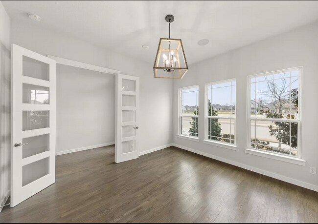 Building Photo - 204 Carmen Oak Ln