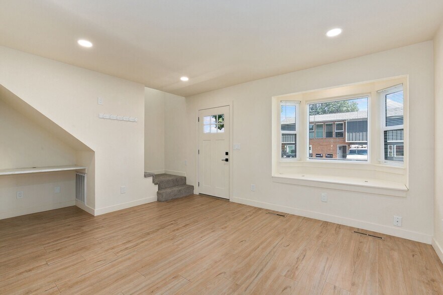Building Photo - 1624 Banyan Dr