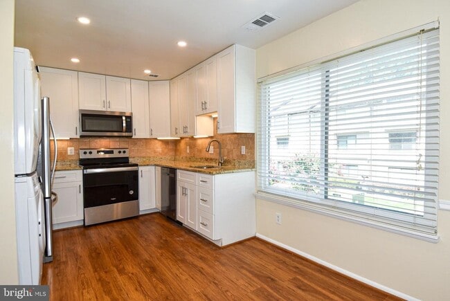 Building Photo - This home offers the perfect blend of modern updates, practical features, and unbeatable proximit...