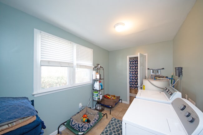 Building Photo - 314 Woodhaven Dr