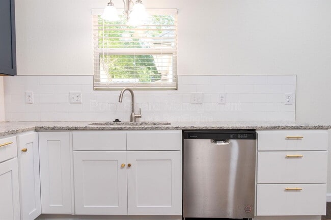 Building Photo - 315 S Green St