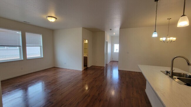 Building Photo - Modern Townhome with Views Near Mesa Mall