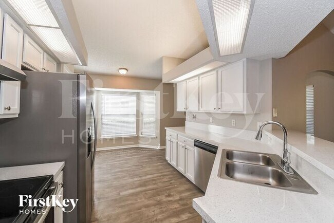 Building Photo - 10785 Las Colinas Way