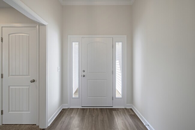 Building Photo - 8850 Snelling Dr