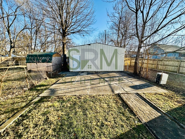 Building Photo - 2 bedroom home in South Louisville now available!