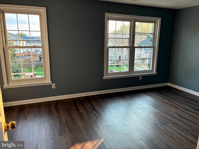 Building Photo - 746 Villager Cir