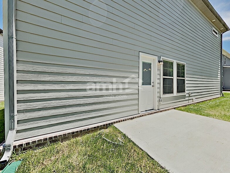 Building Photo - 314 Charity Ln